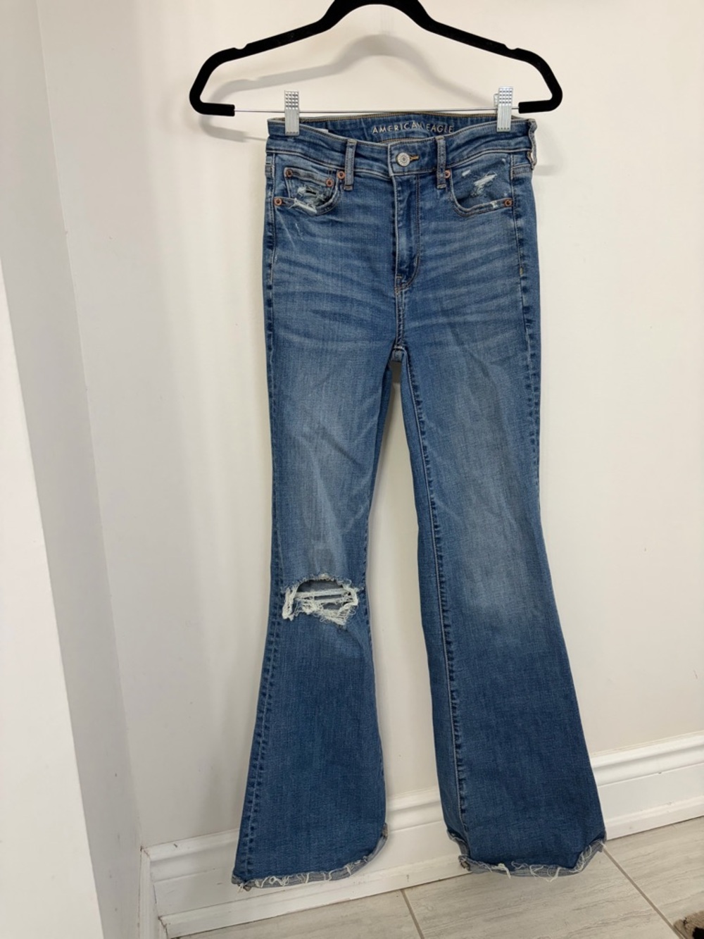American Eagle Outfitters Blue Flare Jeans with Knee Rip - Picture 2 of 9